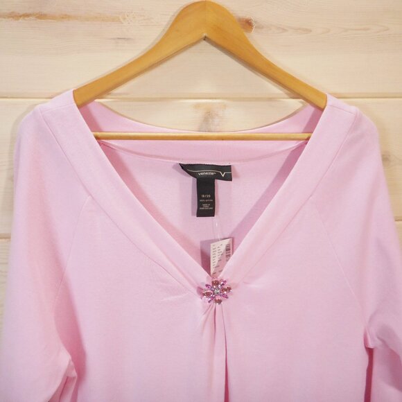 NWT Venezia Women's size 18/20 Pastel Pink V-neck Top 3/4 Sleeve Jeweled Brooch - Picture 2 of 11